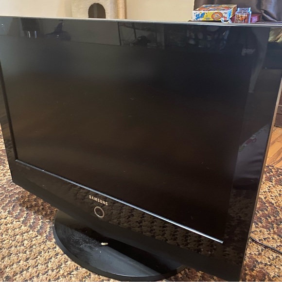 37 inch Samsung Tv. - Picture 2 of 3